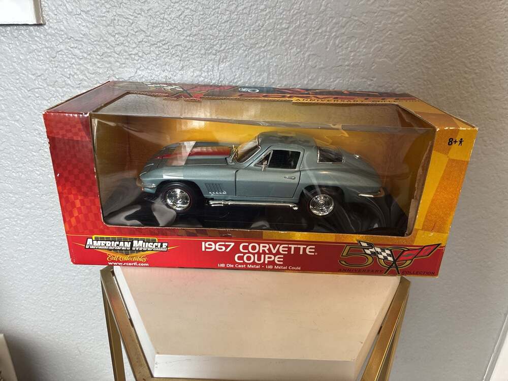 American Muscle Ertl 1967 Corvette Coupe 1:18 Die-Cast Metal Model - 50th Annive